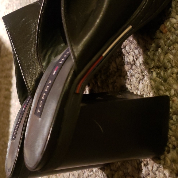 **VINTAGE** Tommy Hilfiger Black Leather Wooden Platforms Size 6 1/2 US - Picture 4 of 5